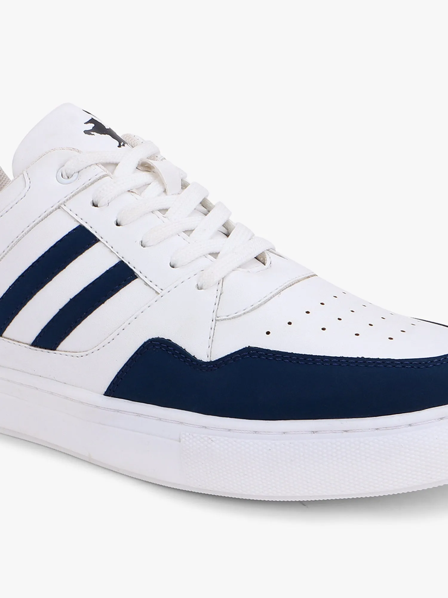 Men's White Solid Lace-Up Casual Sneakers